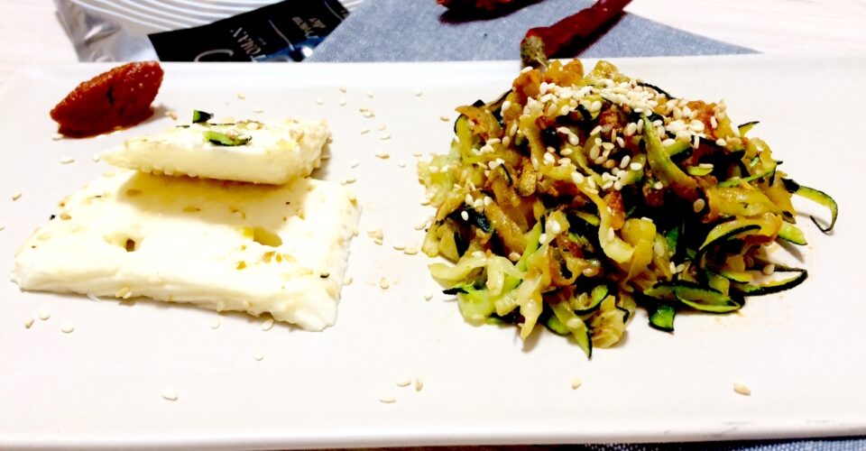 Spaghete din dovlecei cu tofu gratinat