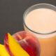 Băutură cu aroma de piersici și mango